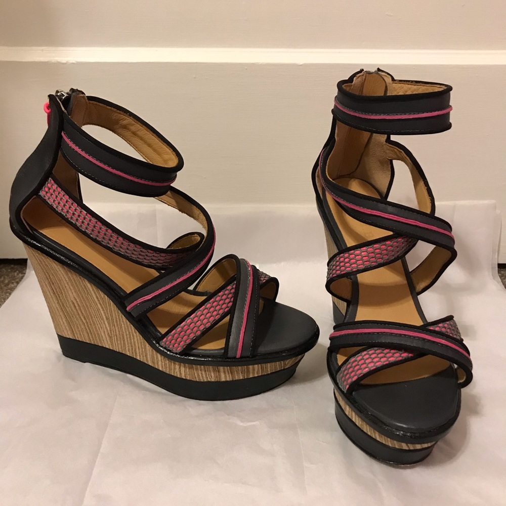 🖤💗L.A.M.B. Wedge Heels by Gwen Stefani💗🖤